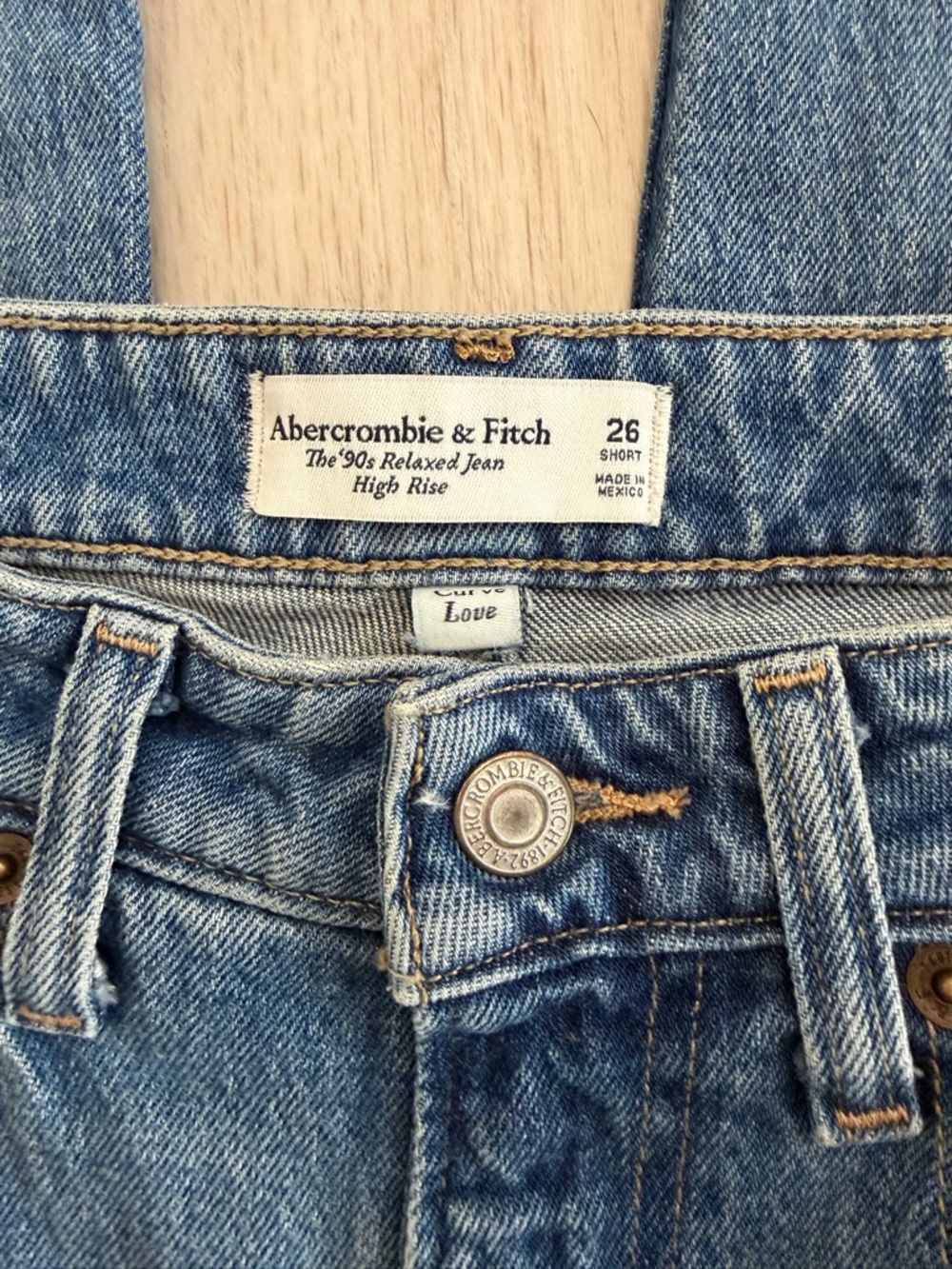 NWT Abercrombie & Fitch The 90s Relaxed High-Rise Jean 26 short curve love - Picture 3 of 4